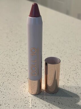 5/$35 NWOB Doll 10 Lip Crayon in shade no boundaries